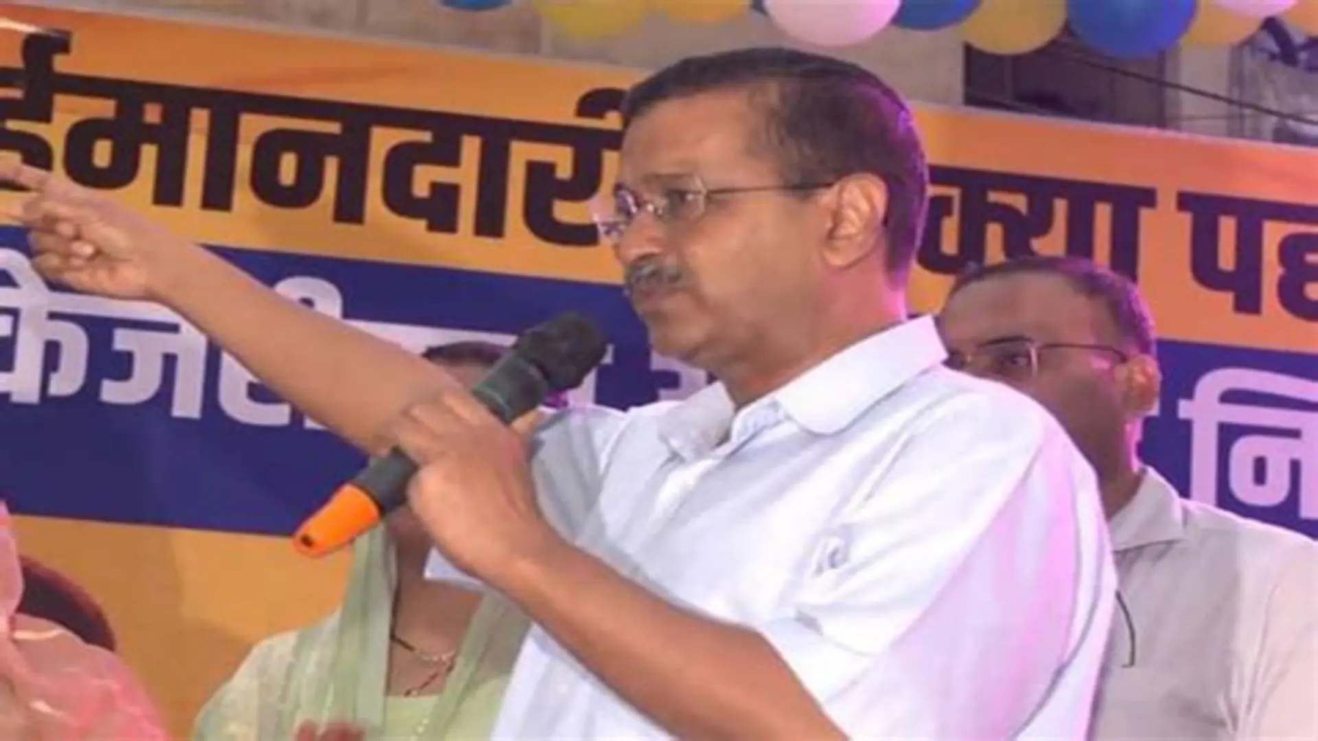 Kejriwal Promises Water Bill Waivers During Rajouri Garden Padyatra