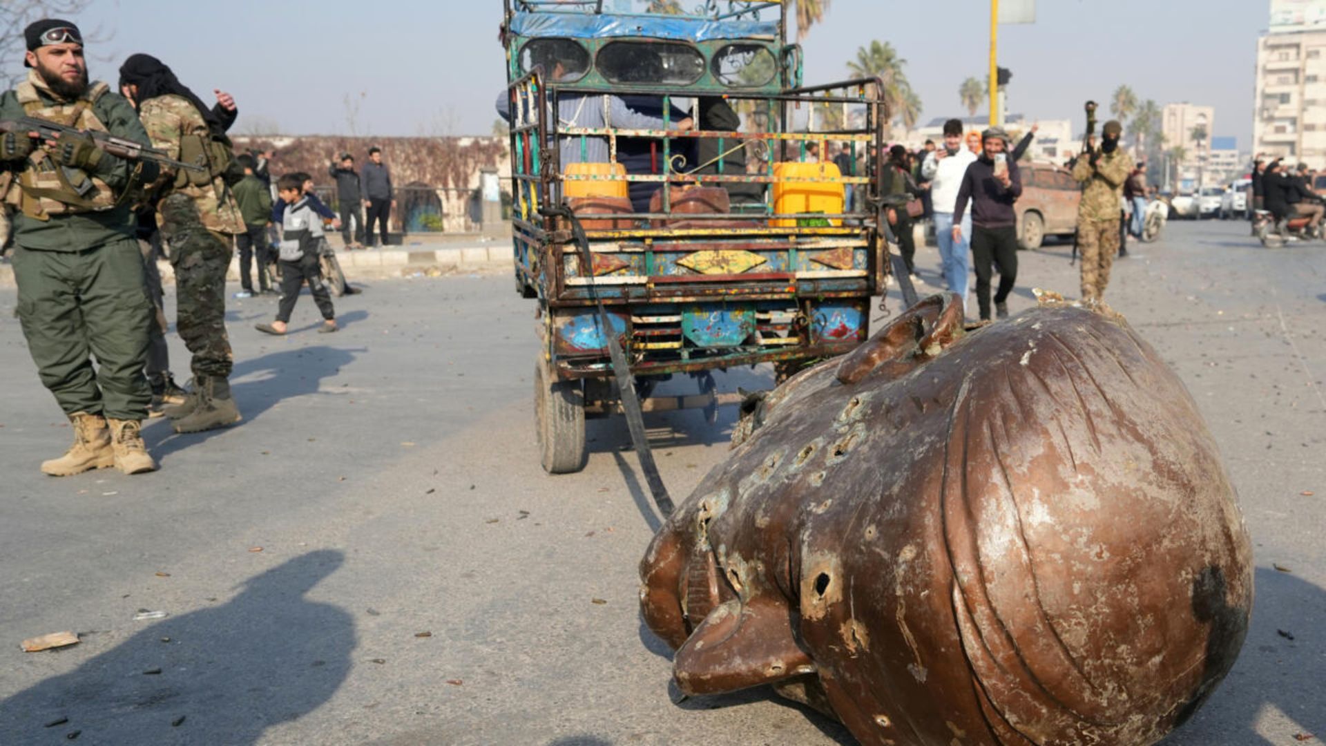 Rebels Topple Statue Of Assad’s Father In Hama’s Rebel Stronghold