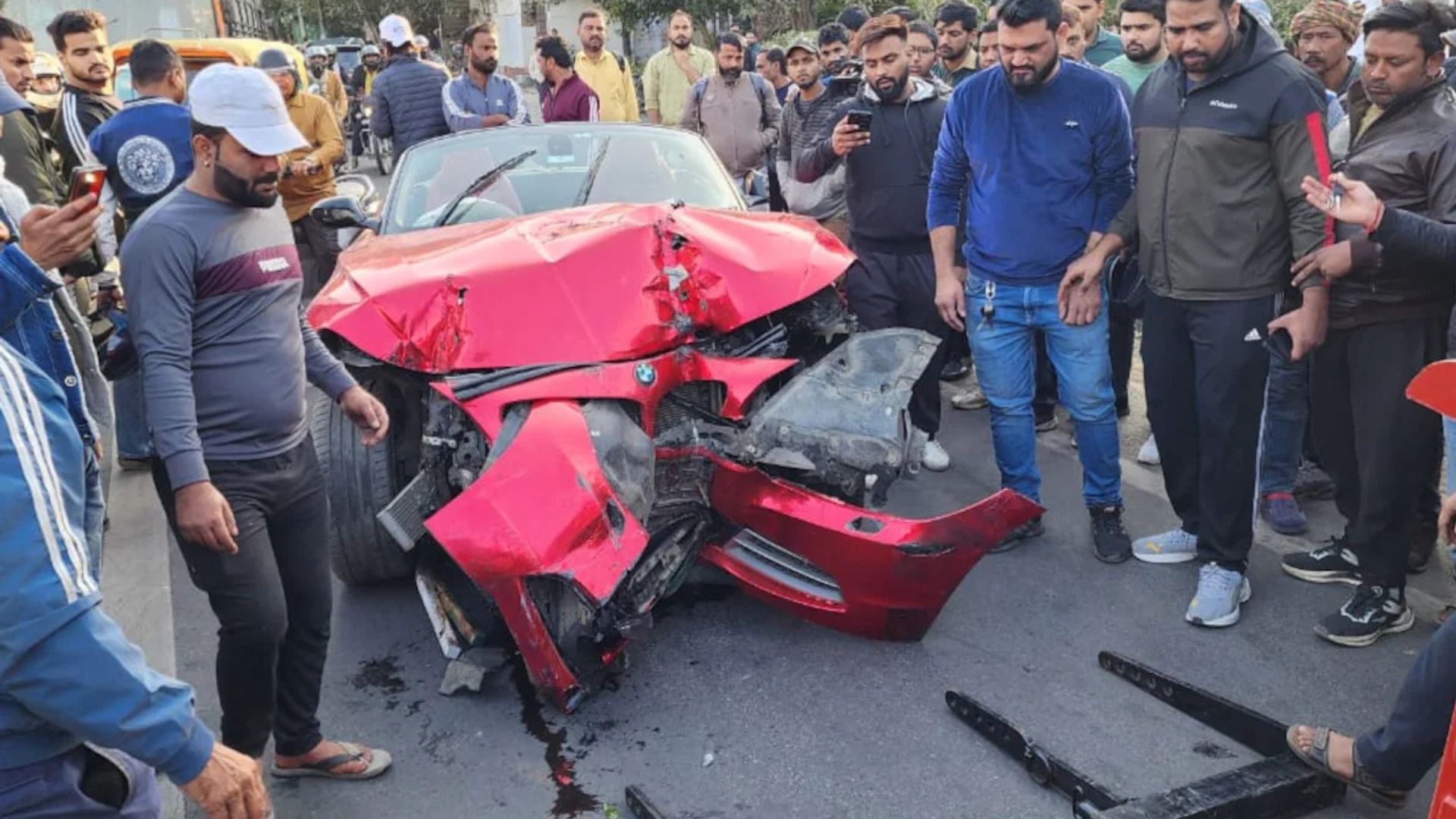 Delhi: BMW Z4 Crashes into Divider, Boy’s Head Hits Dashboard